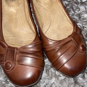 Cliffs by White Mountain - Faux leather flats - Size 9